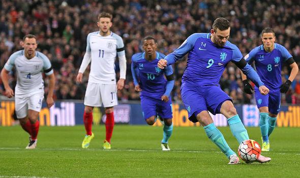 进攻端屡屡 进攻端屡屡