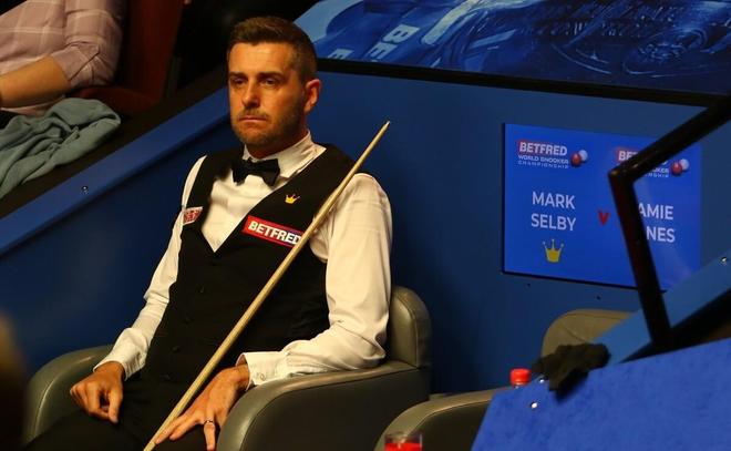 更突显出女 更突显出女