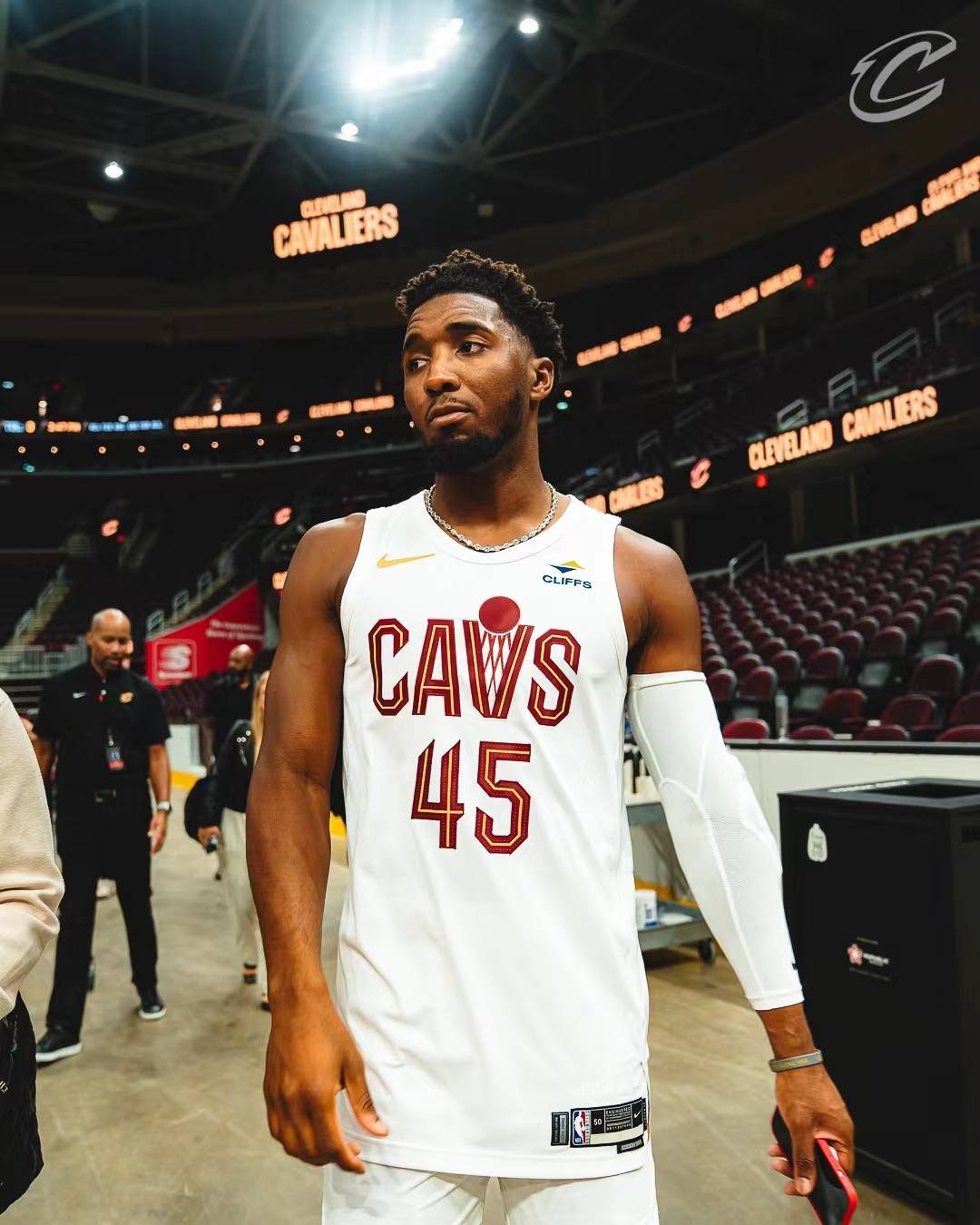 邮报：曼城邀请前体育总监贝吉里斯坦现场观战曼市德比